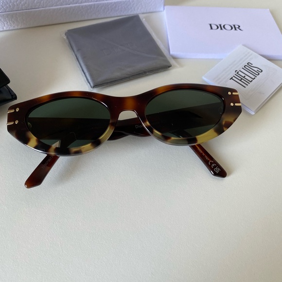 DiorSignature B5I Sunglasses - Picture 2 of 8